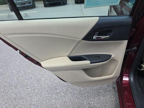 Used 2014 Honda Accord Touring image 13