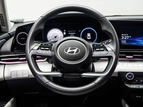 Used 2025 Hyundai Elantra Limited image 15