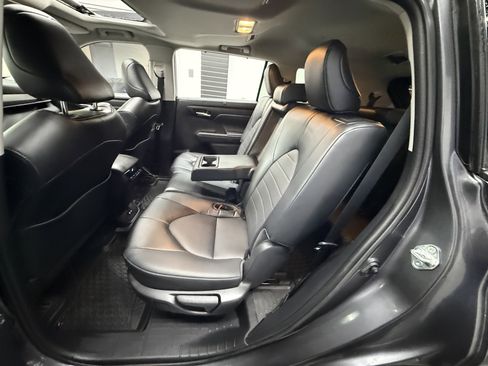 Used 2022 Toyota Highlander XLE image 24