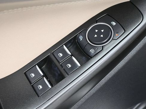 Used 2020 Ford Explorer XLT w/ Equipment Group 202A RWD image 4