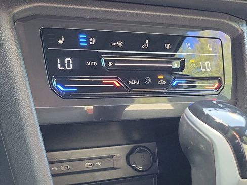 Used 2023 Volkswagen Tiguan SEL R-Line image 31