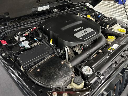 Used 2016 Jeep Wrangler Unlimited Sahara AWD/4WD image 44