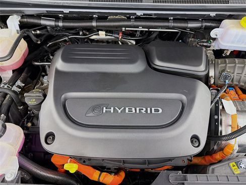 Used 2023 Chrysler Pacifica Limited FWD image 31
