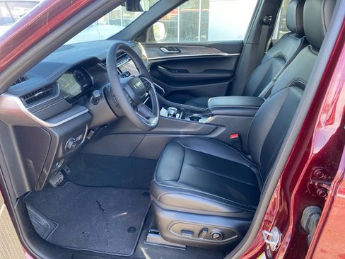 Used 2025 Jeep Grand Cherokee L Limited w/ Trailer Tow Package AWD/4WD image 33