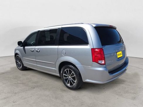 Used 2017 Dodge Grand Caravan GT FWD image 3