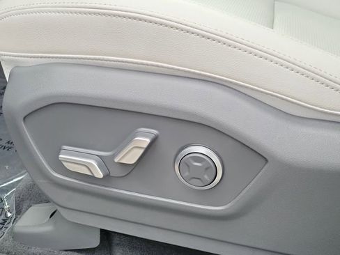 New 2025 Hyundai Santa Fe Limited FWD image 17