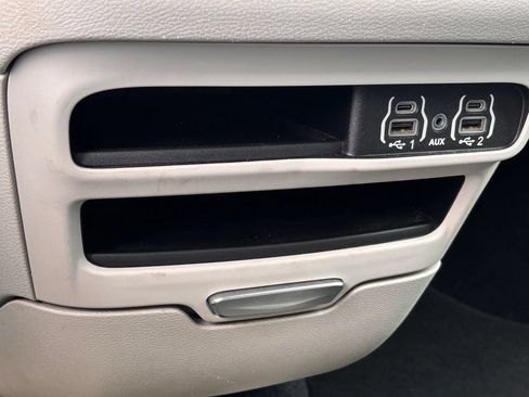 Used 2023 Chrysler Pacifica Touring-L FWD image 18