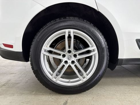 Certified 2023 Porsche Macan AWD/4WD image 16