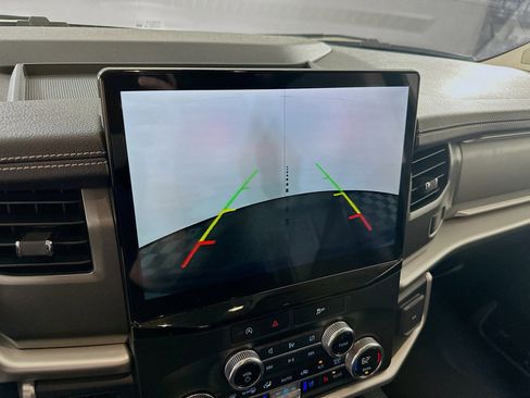 Used 2024 Ford Expedition XLT image 22