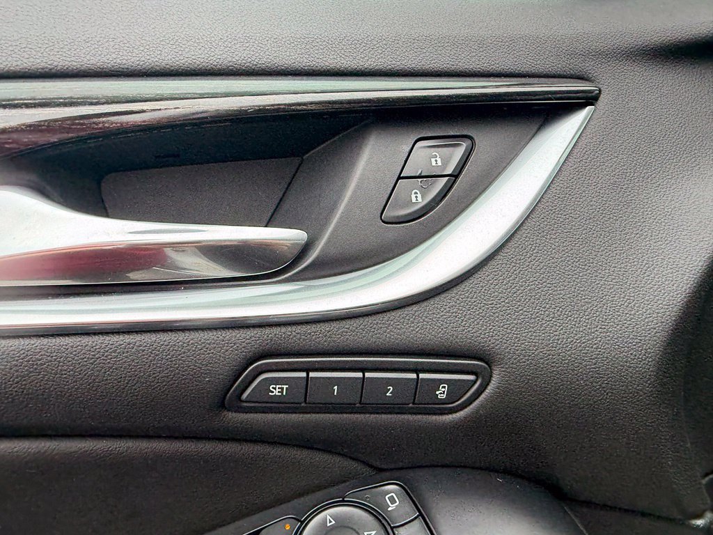 Used 2021 Buick Enclave Avenir w/ Avenir Technology Package FWD image 28