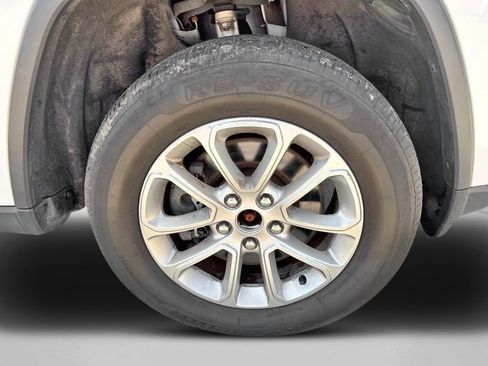 Used 2021 Jeep Grand Cherokee Laredo AWD/4WD image 11