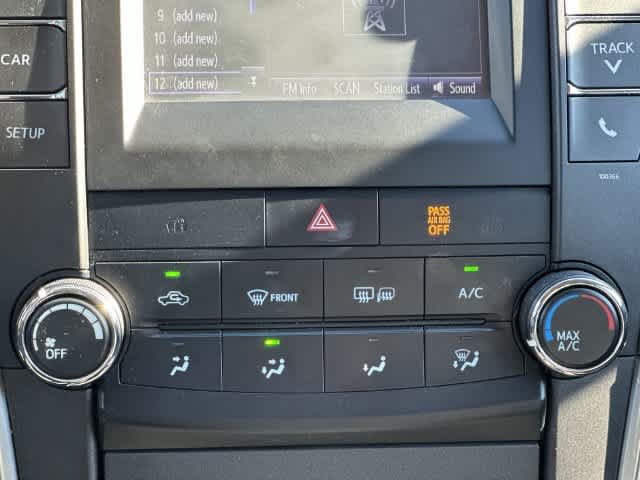 Used 2015 Toyota Camry SE FWD image 12