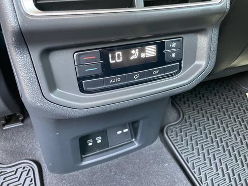 Used 2024 Volkswagen Atlas SE FWD image 10