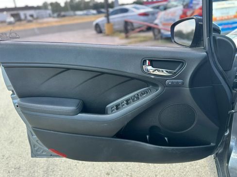 Used 2017 Kia Forte SX w/ SX Premium Tech Package FWD image 19