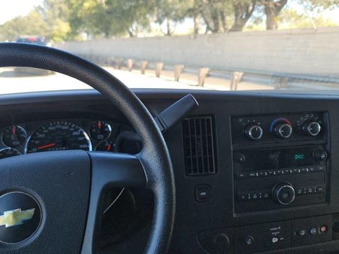 Used 2015 Chevrolet Express 2500 image 12