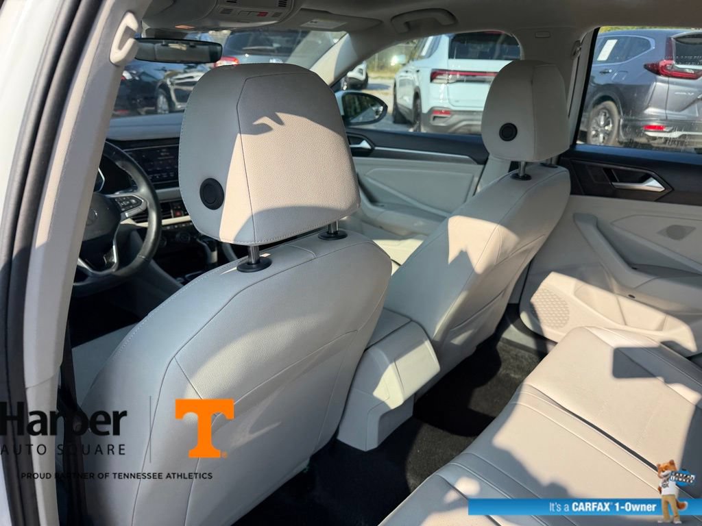 Used 2024 Volkswagen Jetta SE w/ Panoramic Sunroof Package FWD image 11