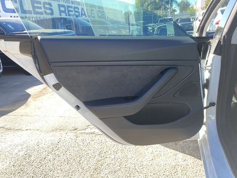 Used 2020 Tesla Model 3 Long Range image 24