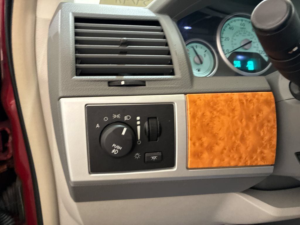 Used 2010 Chrysler Town & Country Limited w/ Entertainment Group #3 FWD image 22