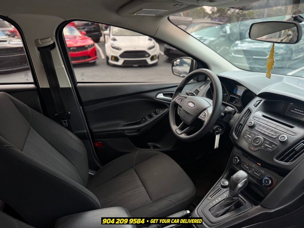Used 2017 Ford Focus SE FWD image 21