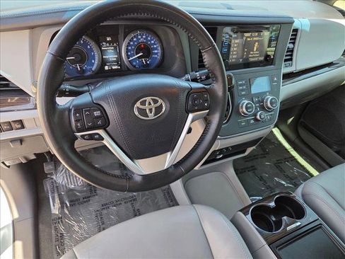 Used 2015 Toyota Sienna XLE w/ XLE Navigation Package FWD image 10