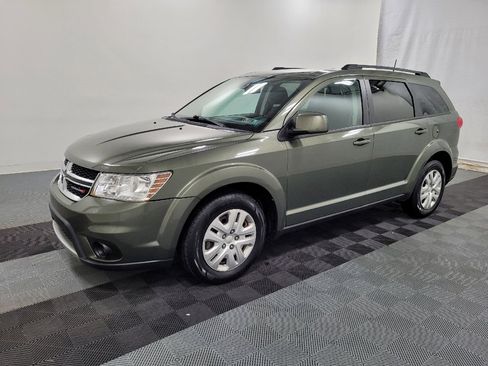 Used 2019 Dodge Journey SE FWD image 2