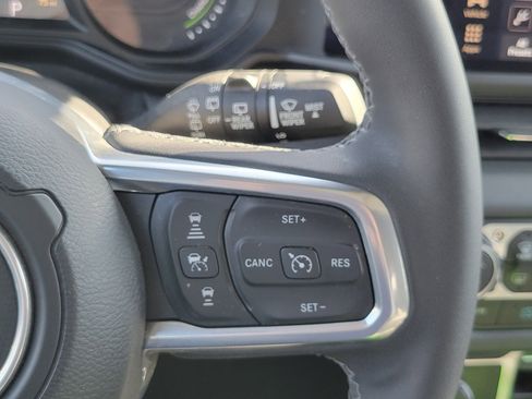 Used 2025 Jeep Wrangler Unlimited Sahara AWD/4WD image 12
