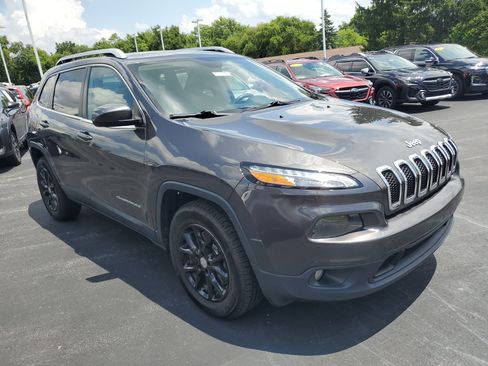 Used 2015 Jeep Cherokee Latitude w/ Comfort/Convenience Group AWD/4WD image 4
