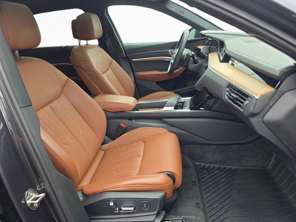 Used 2024 Audi Q8 e-tron Prestige w/ Prestige Package AWD/4WD image 27