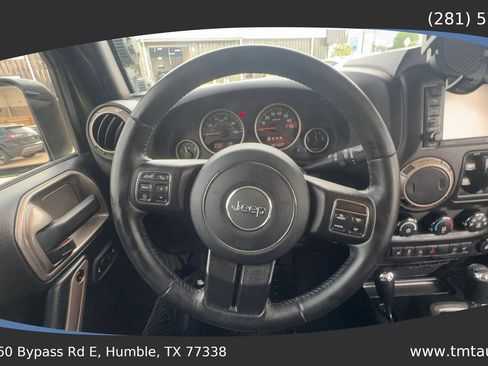 Used 2016 Jeep Wrangler Unlimited Sahara AWD/4WD image 9