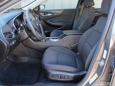 Used 2020 Chevrolet Malibu LT image 16