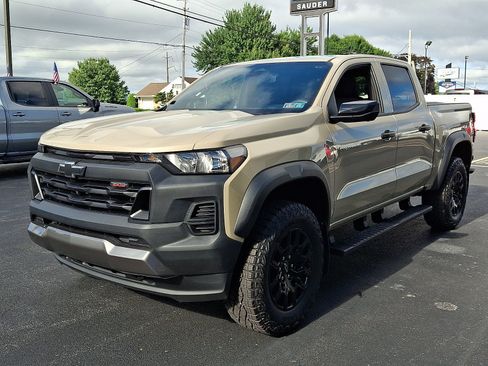 Used 2024 Chevrolet Colorado Trail Boss w/ Technology Package AWD/4WD image 3