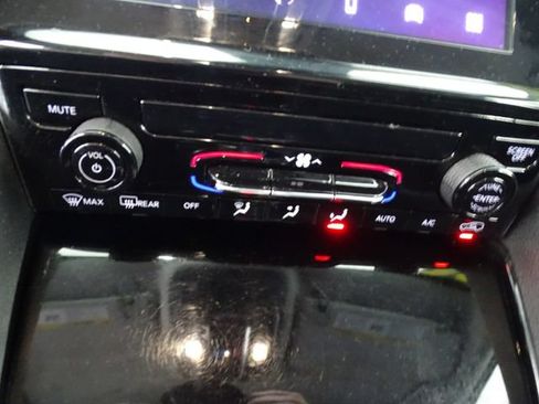Used 2023 Jeep Grand Cherokee L Laredo AWD/4WD image 12