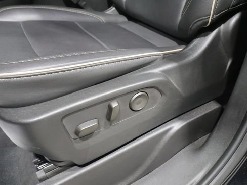Used 2024 Chevrolet Tahoe Premier AWD/4WD image 12