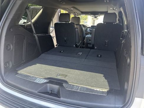 Used 2021 Chevrolet Tahoe Premier w/ Premium Package AWD/4WD image 13