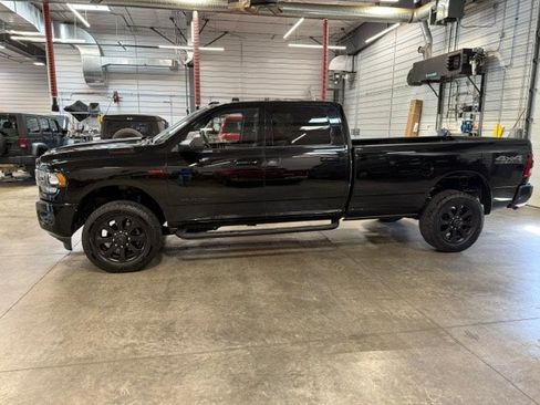 Used 2022 RAM 2500 Big Horn w/ Level C Equiment Group AWD/4WD image 34