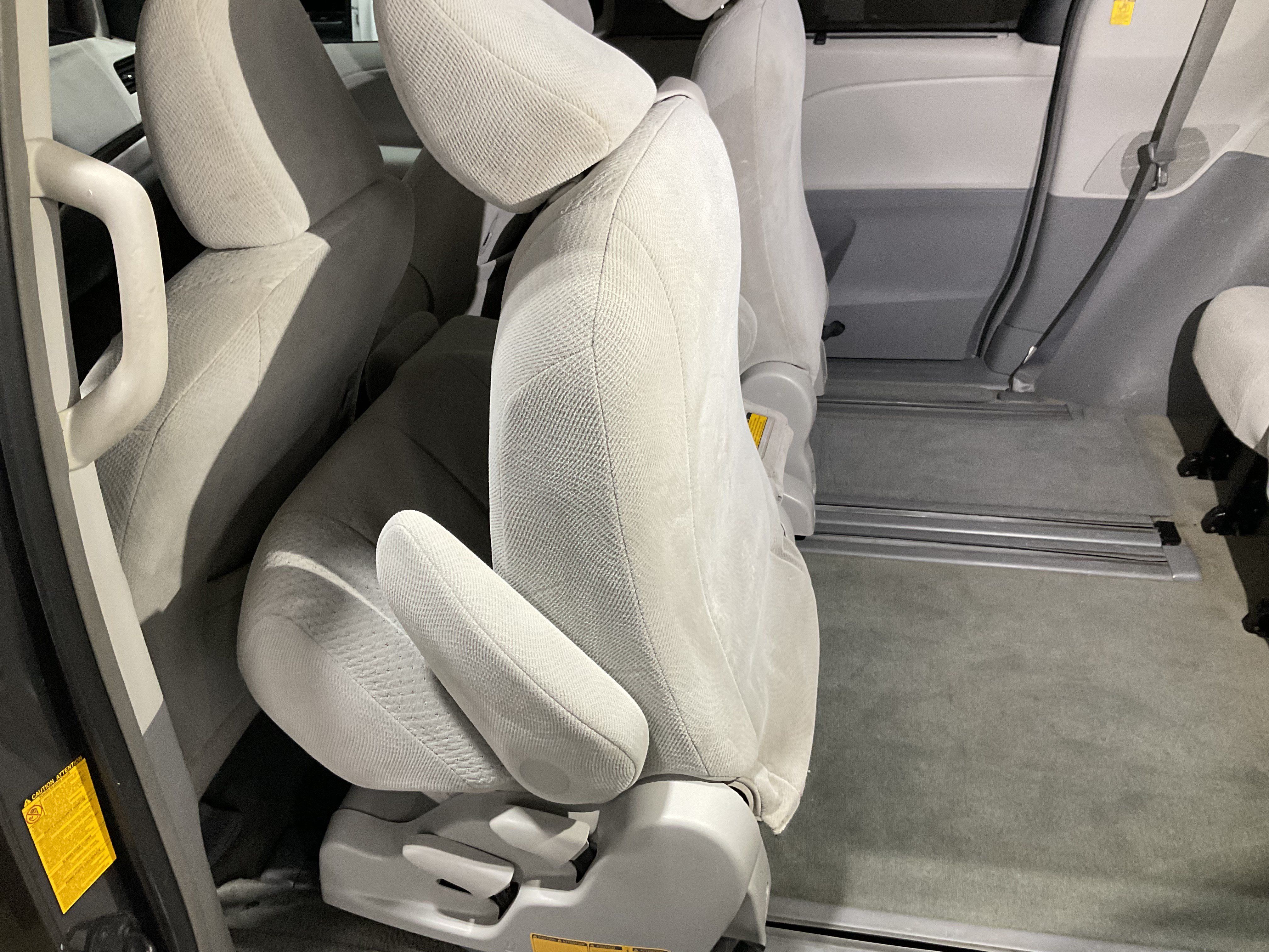 Used 2012 Toyota Sienna LE w/ Towing Pkg FWD image 37