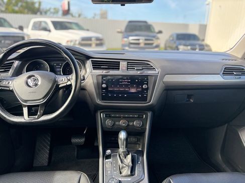 Used 2018 Volkswagen Tiguan SE w/ Panoramic Sunroof Package image 22