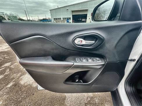 Used 2014 Jeep Cherokee Trailhawk w/ Technology Group image 21