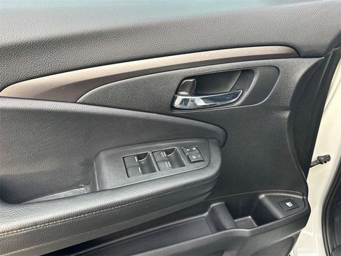 Used 2017 Honda Pilot EX image 19