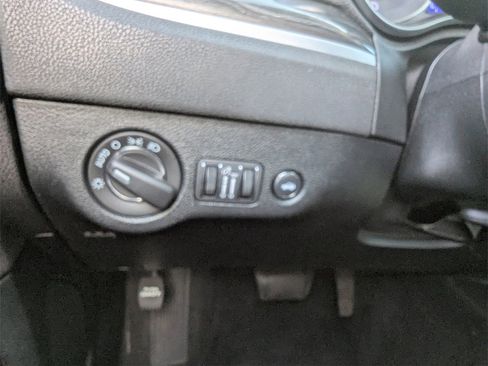 Used 2018 Chrysler 300 Touring w/ Sport Appearance Package image 24