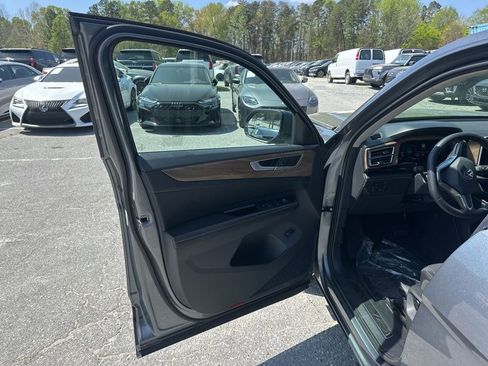 Used 2024 Volkswagen Atlas SE image 23