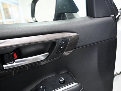 Used 2022 Toyota Highlander Platinum image 31