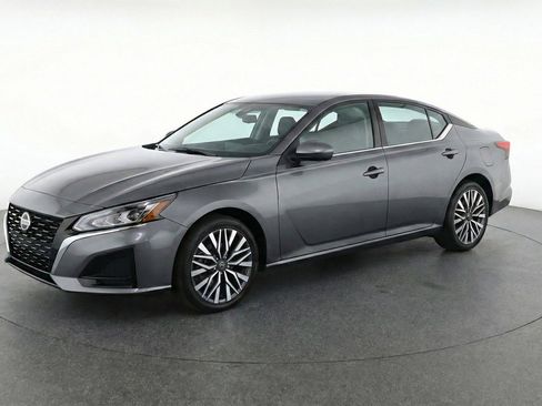 Used 2025 Nissan Altima 2.5 SV FWD image 3