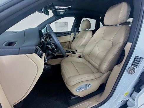 New 2026 Porsche Macan AWD/4WD image 5
