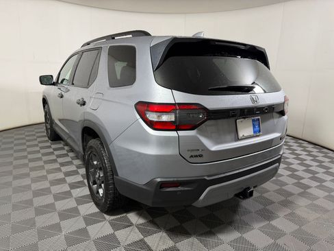 Certified 2023 Honda Pilot TrailSport image 2