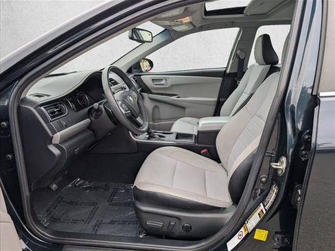 Used 2017 Toyota Camry SE w/ Moonroof Package FWD image 16