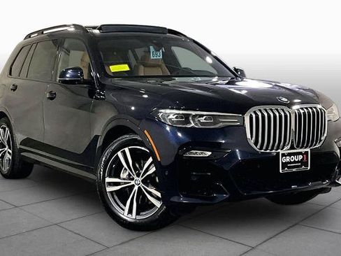 Used 2022 BMW X7 xDrive40i w/ M Sport Package AWD/4WD image 3