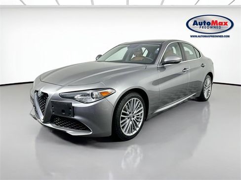 Used 2017 Alfa Romeo Giulia Ti image 5