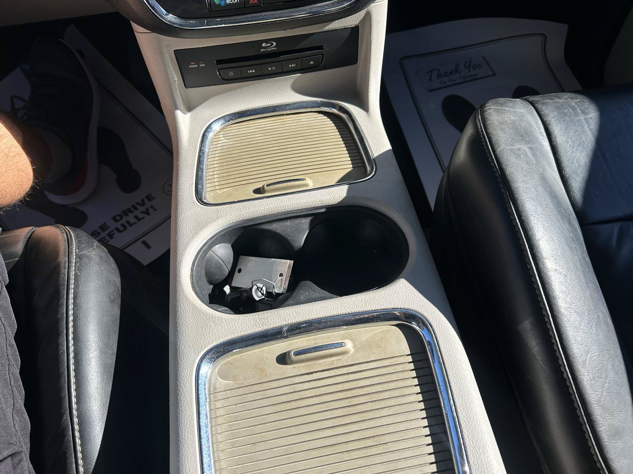 Used 2015 Chrysler Town & Country Limited Platinum FWD image 27