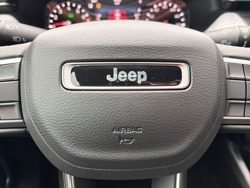 Used 2024 Jeep Compass Latitude image 6